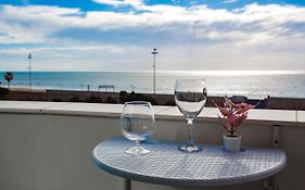 Poseidon Beach Apartment & Parking By Cadiz4Rentals